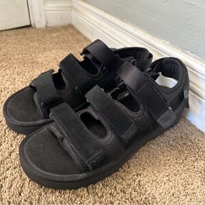 NWOT UGG Men's Size 10 Black Goldencoast Multistrap Adjustable Straps Sandals